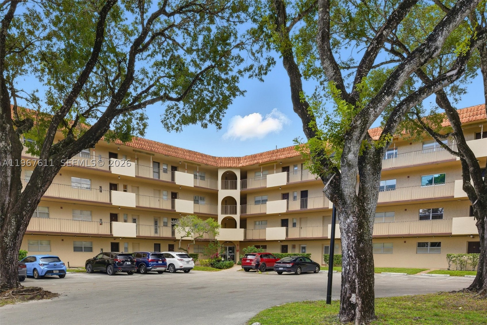 INVERRARY COUNTRY CLUB - Residential