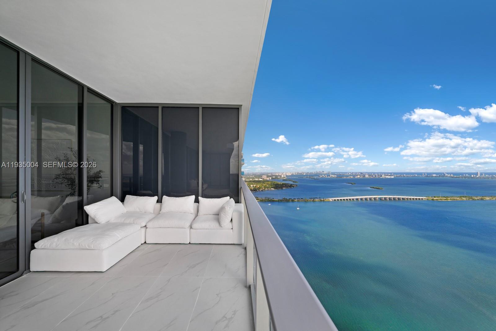 ¤BAY BREEZE - Residential