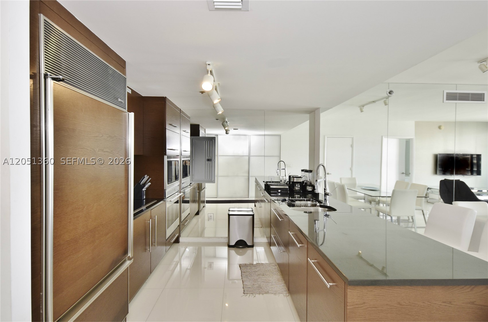 ICON BRICKELL TOWER 1 - Residential Lease