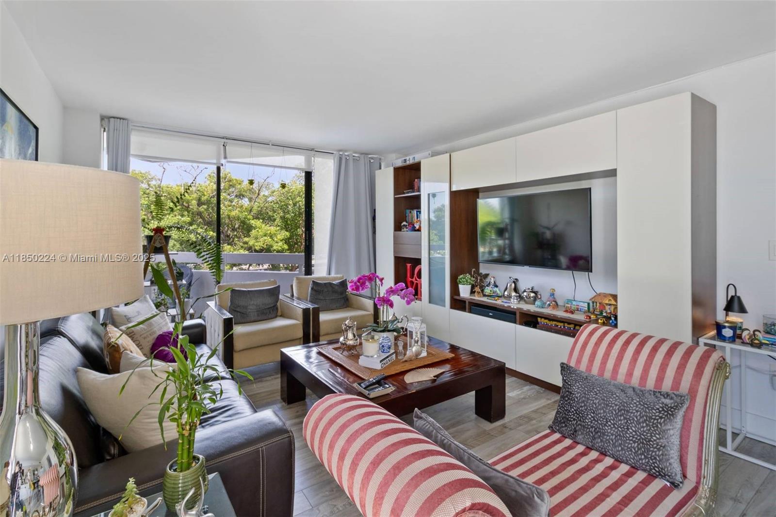 Great views, remodeled 2/2 corner unit. Nestled in the heart of Brickell Avenue. Open layout with plentiful natural light. Two bedrooms and two full bathrooms. Large Master bedroom w/ walking closet; a tastefully renovated open kitchen, stainless steel appliances. Wood floors throughout.
Two ( 2 ) covered parking spaces. Enjoy the amenities, including a swimming pool, gym, tennis court, billiard room and party room.  Situated near Key Biscayne, Coconut Grove, Coral Gables, Downtown and Miami nicest beaches and I-95. This building boasts some of the lowest monthly maintenance fees per square foot in Brickell Avenue. Unit is rented month to month. No rentals allowed for the first two ( 2 ) years of ownership. Seller is a foreigner person, FIRTPA is required.