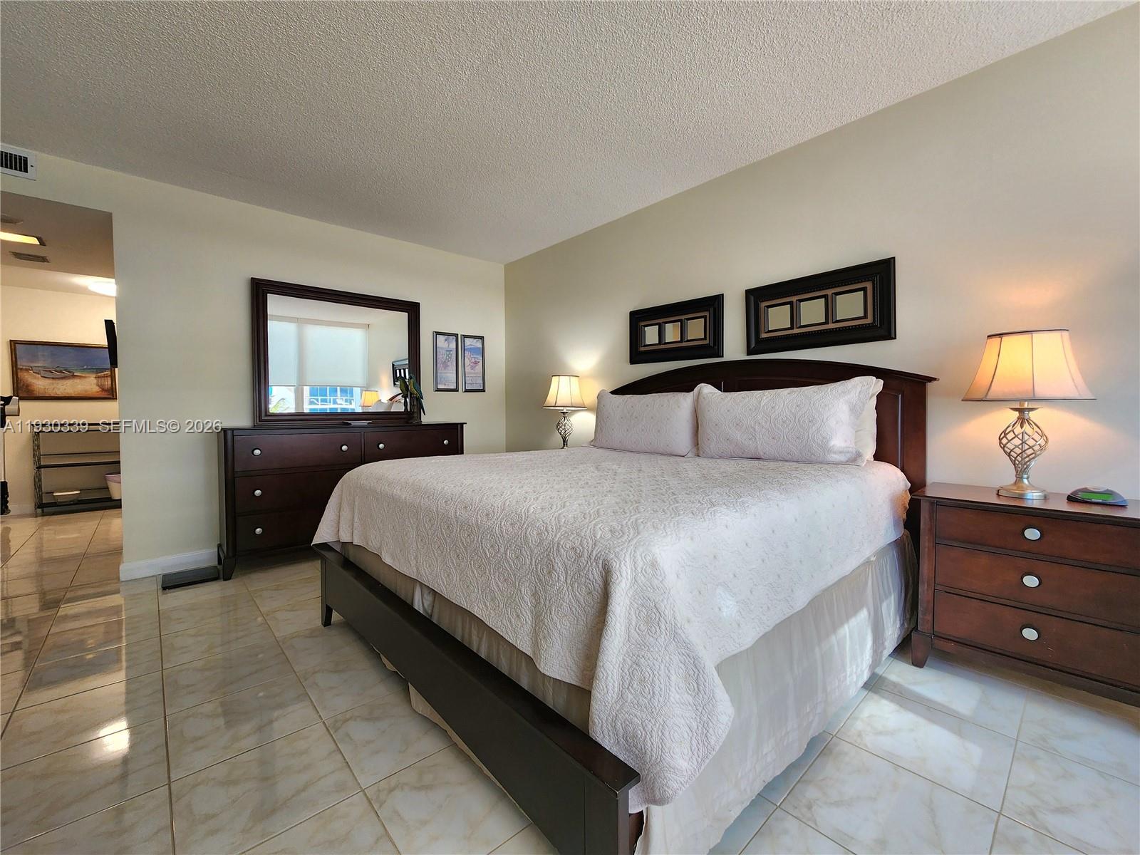ALEXANDER TOWERS CONDO - Residential