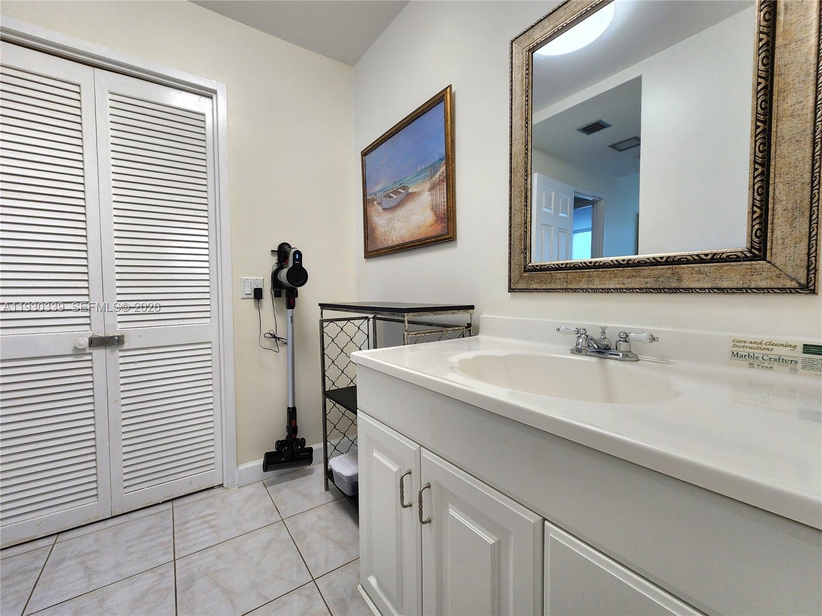 ALEXANDER TOWERS CONDO - Residential