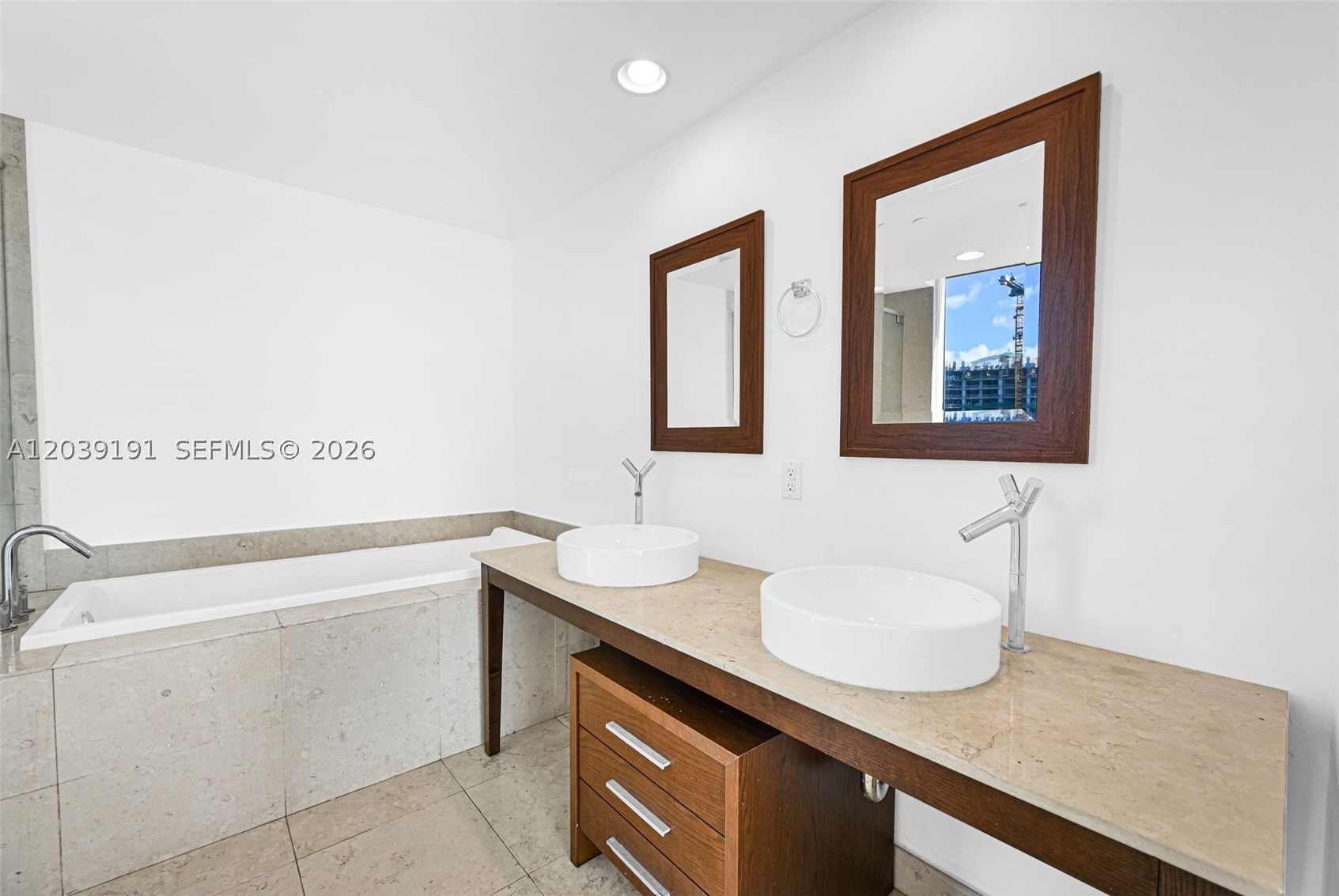 ICONBRICKELL CONDO NO 1 - Residential Lease