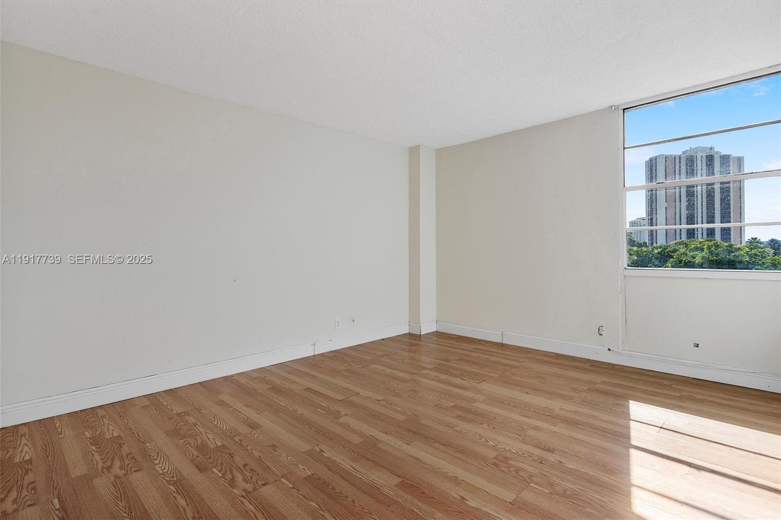 BRAVURA II CONDO - Residential