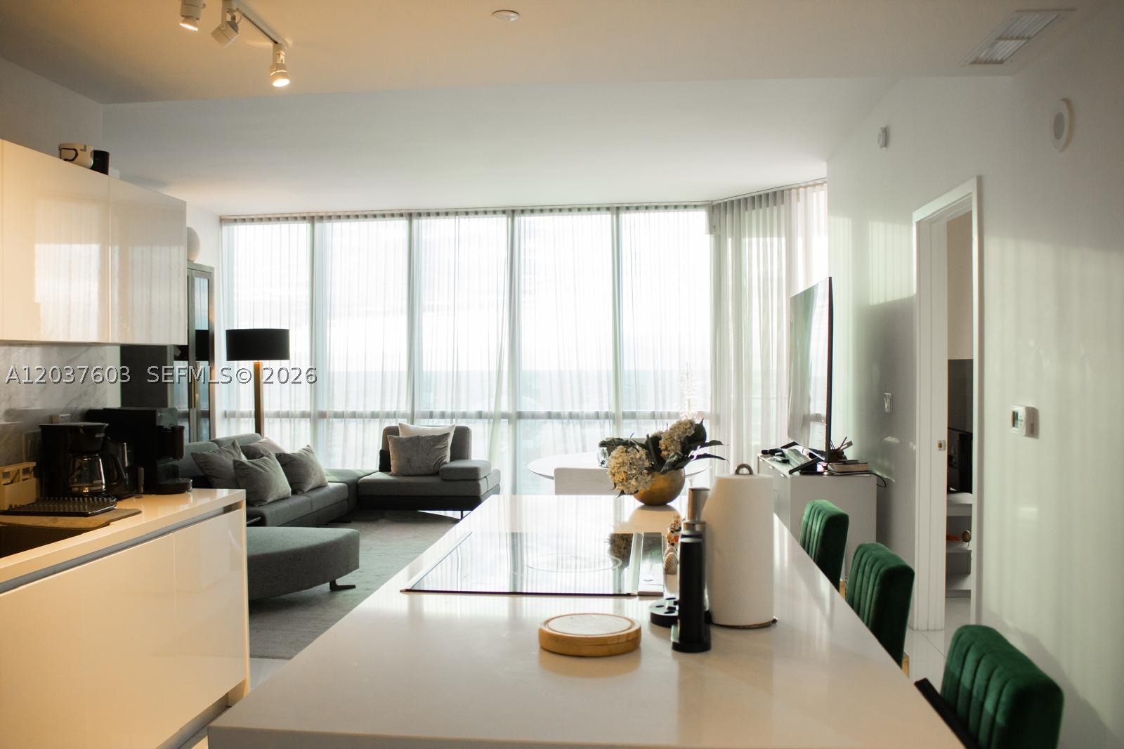 PARAMOUNT MIAMI WORLDCENT - Residential Lease