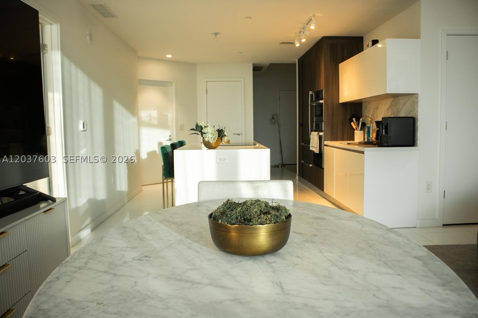 PARAMOUNT MIAMI WORLDCENT - Residential Lease