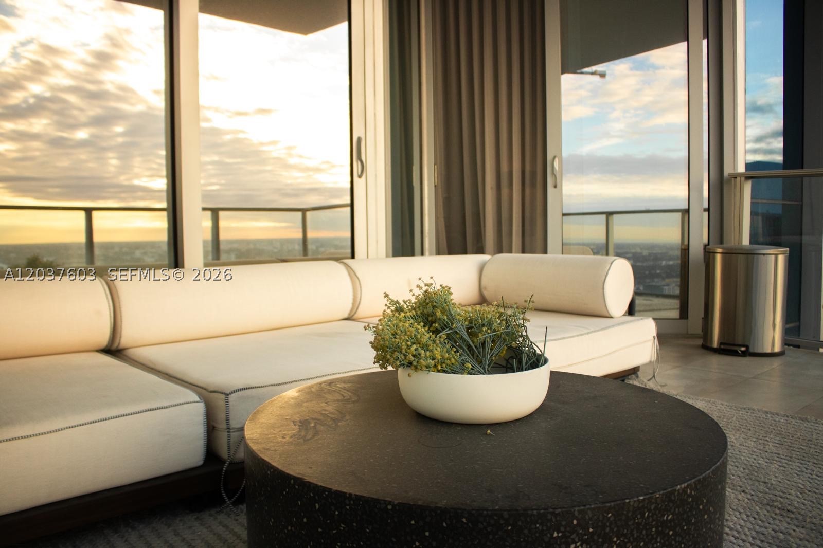 PARAMOUNT MIAMI WORLDCENT - Residential Lease