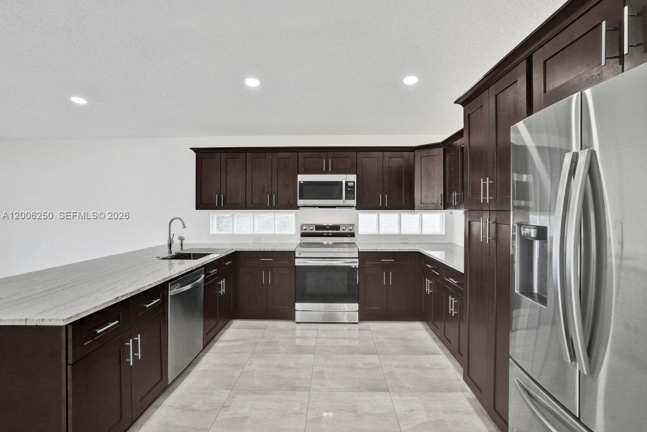 SILVER LAKES PHASE III - Residential