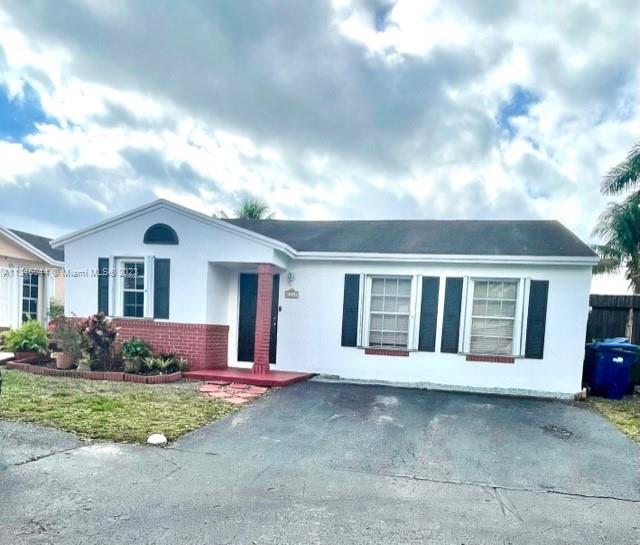 Lakefront 3 bedrooms 2 bathrooms Single Family Home for rent in the Westbrooke at Avalon development. Easy to show. Association approval takes approx 3-4 weeks for approval. Pets allowed up to 25 lbs with additional non-refundable deposit.