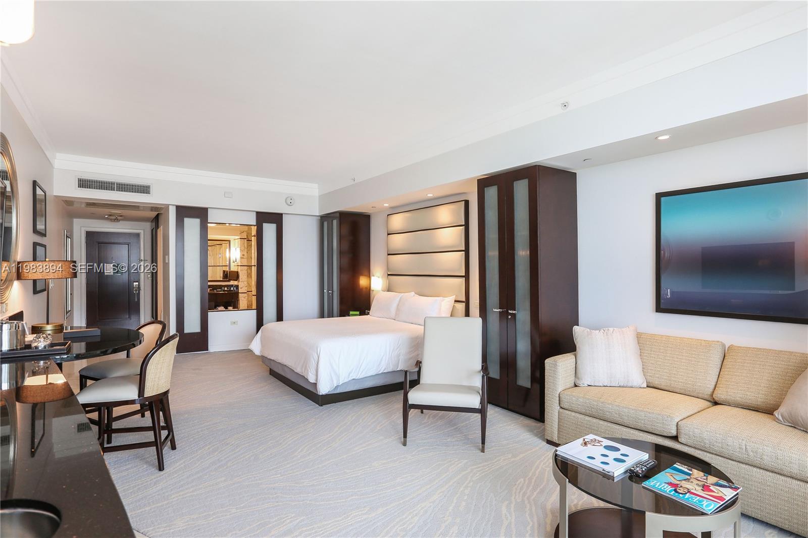 FONTAINEBLEAU III - Residential