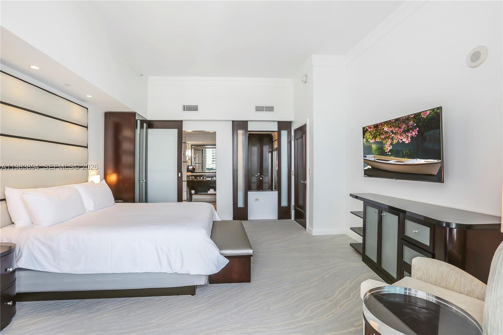FONTAINEBLEAU III - Residential