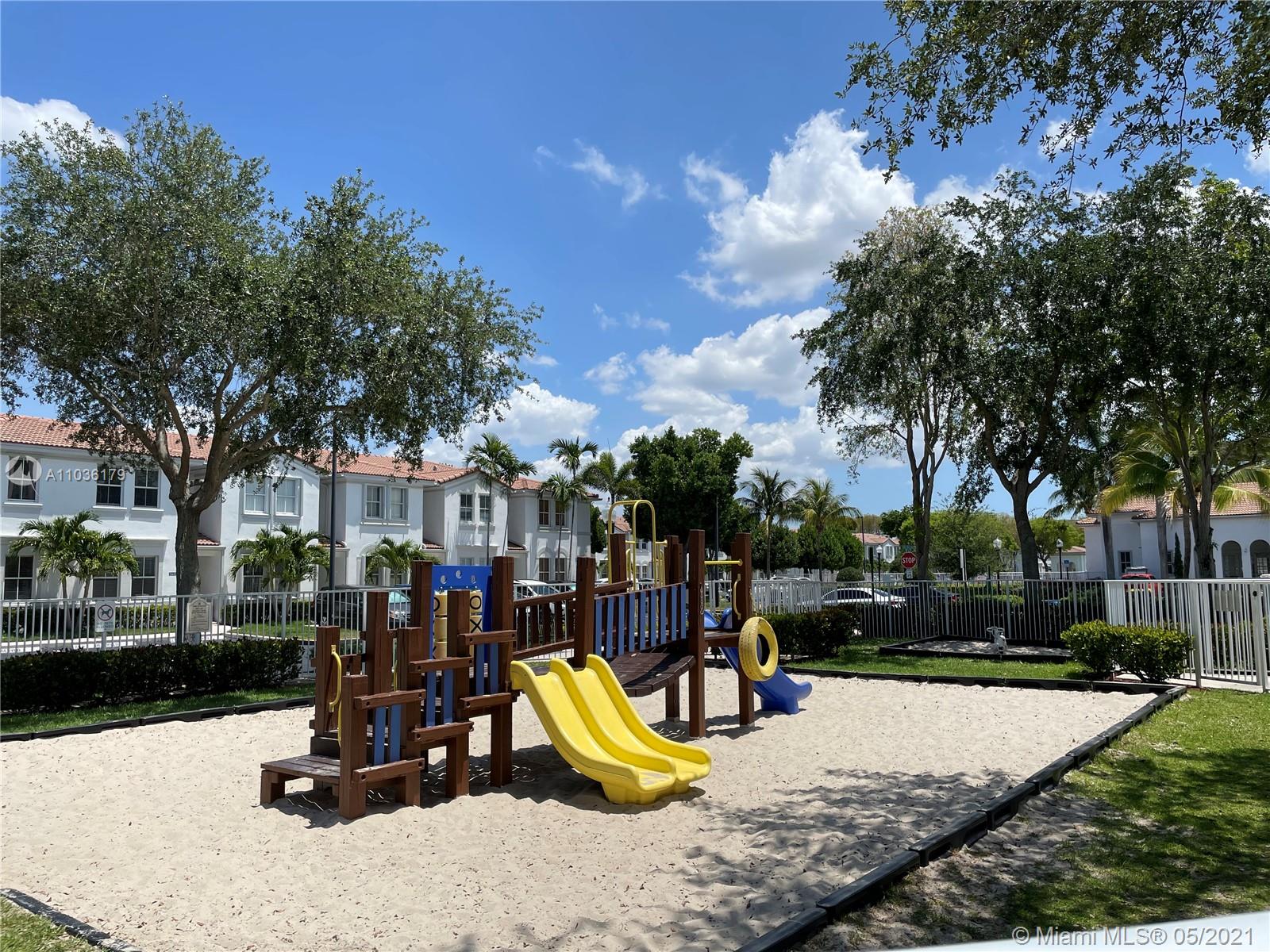 VILLAS AT NAUTICA TWO CON - Residential