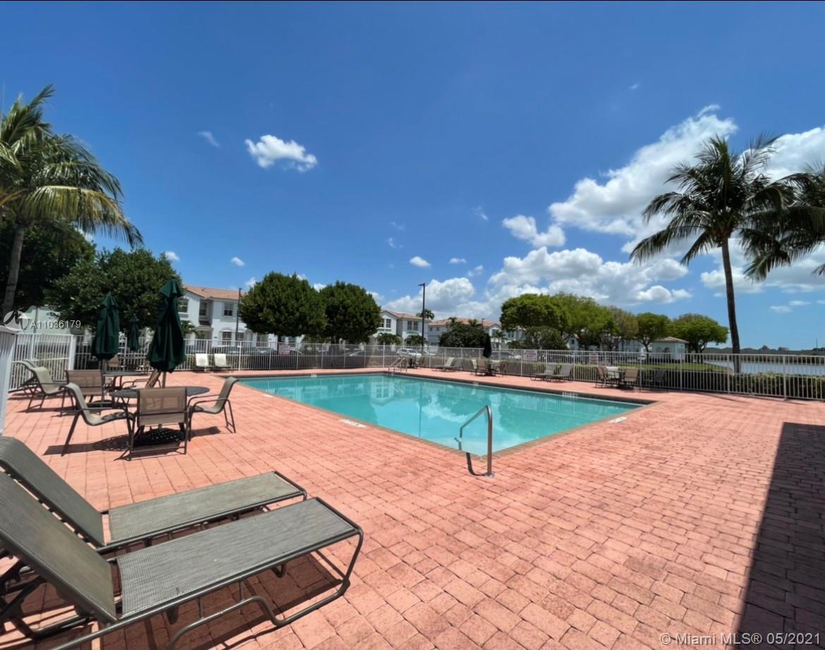 VILLAS AT NAUTICA TWO CON - Residential