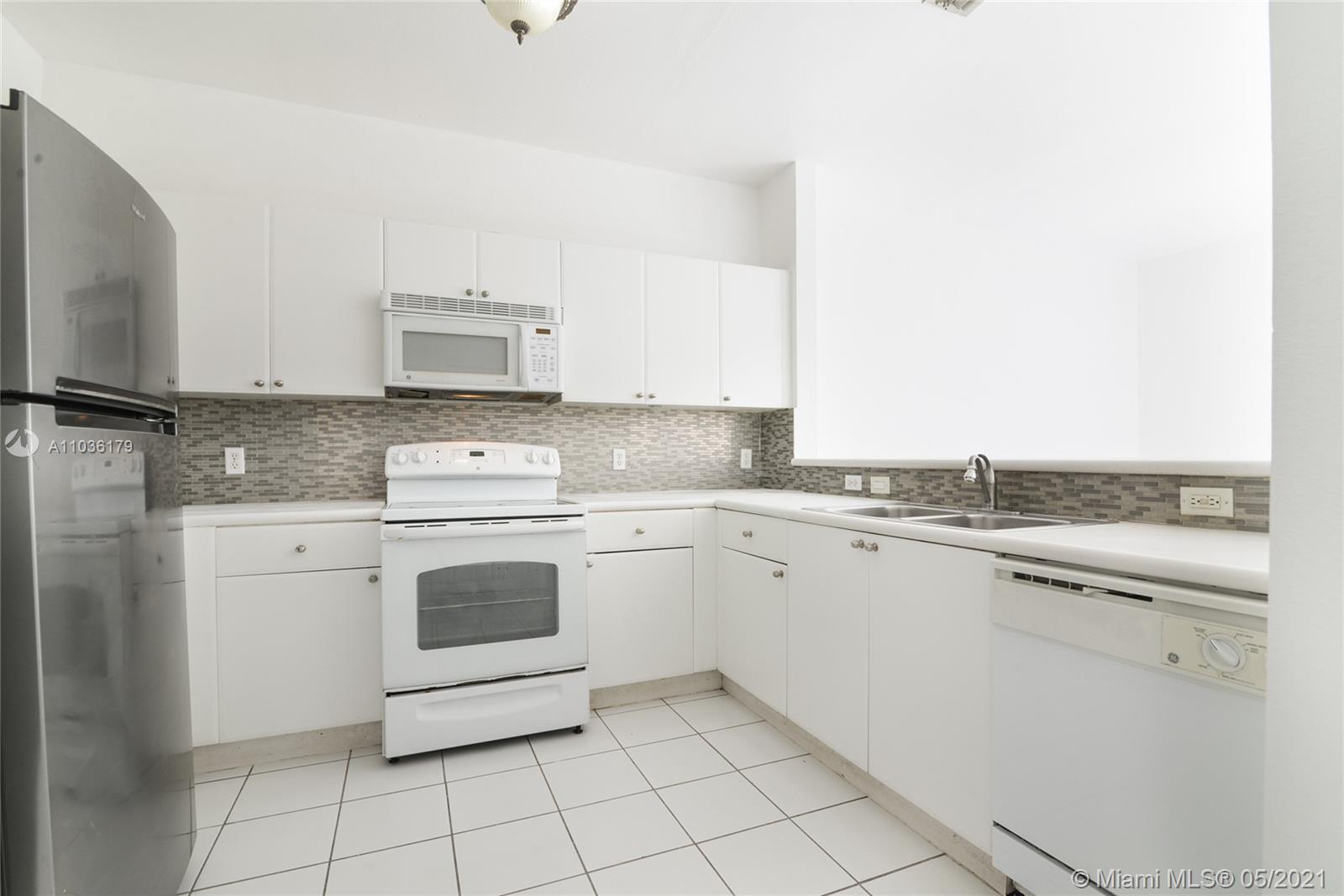 VILLAS AT NAUTICA TWO CON - Residential