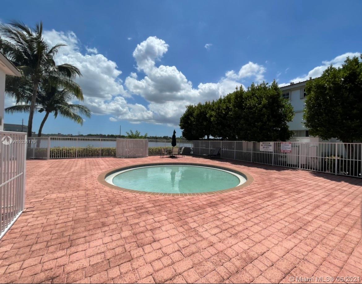 VILLAS AT NAUTICA TWO CON - Residential