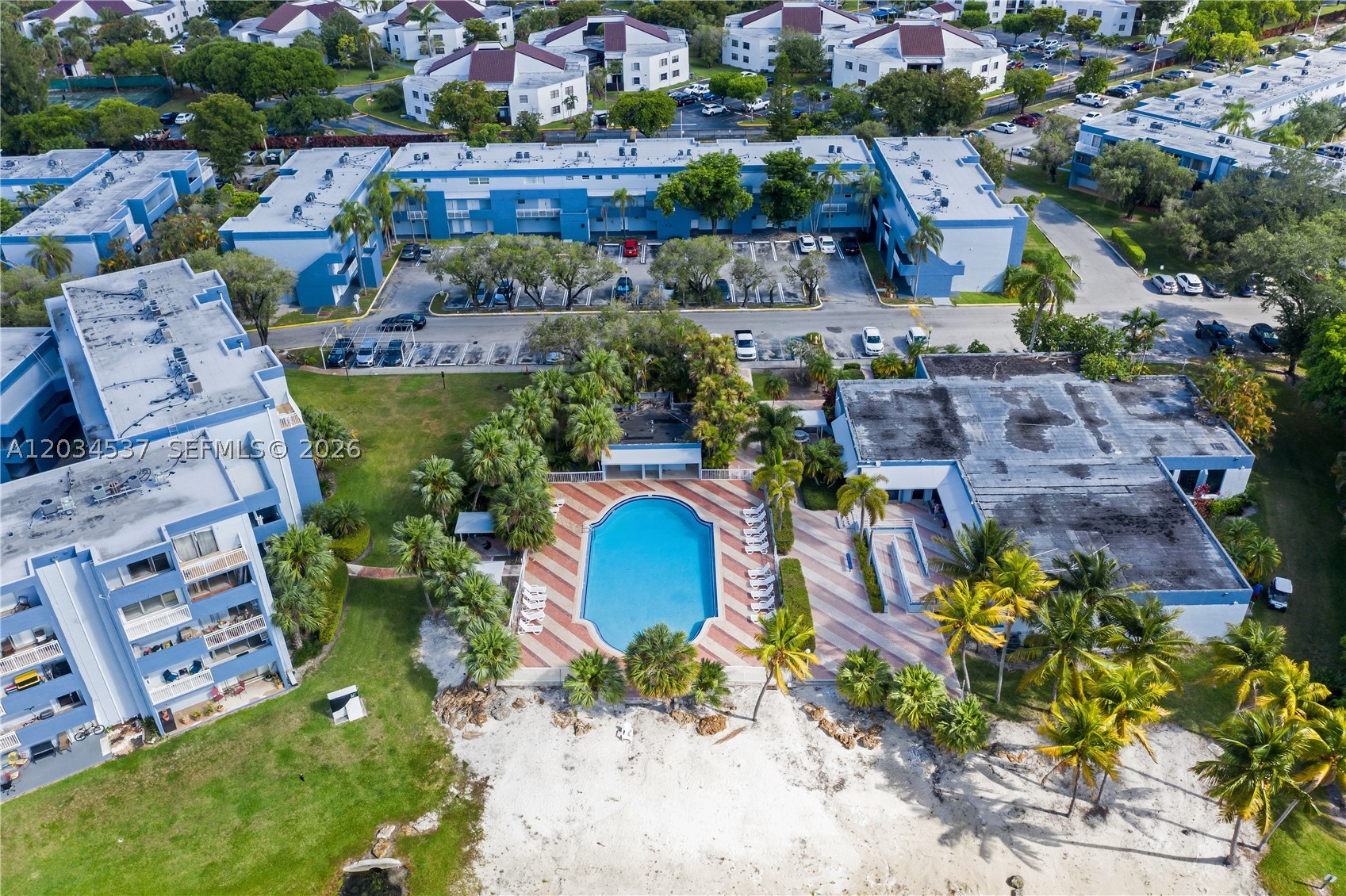 THE BEACH CLUB FONTAINEBL - Residential