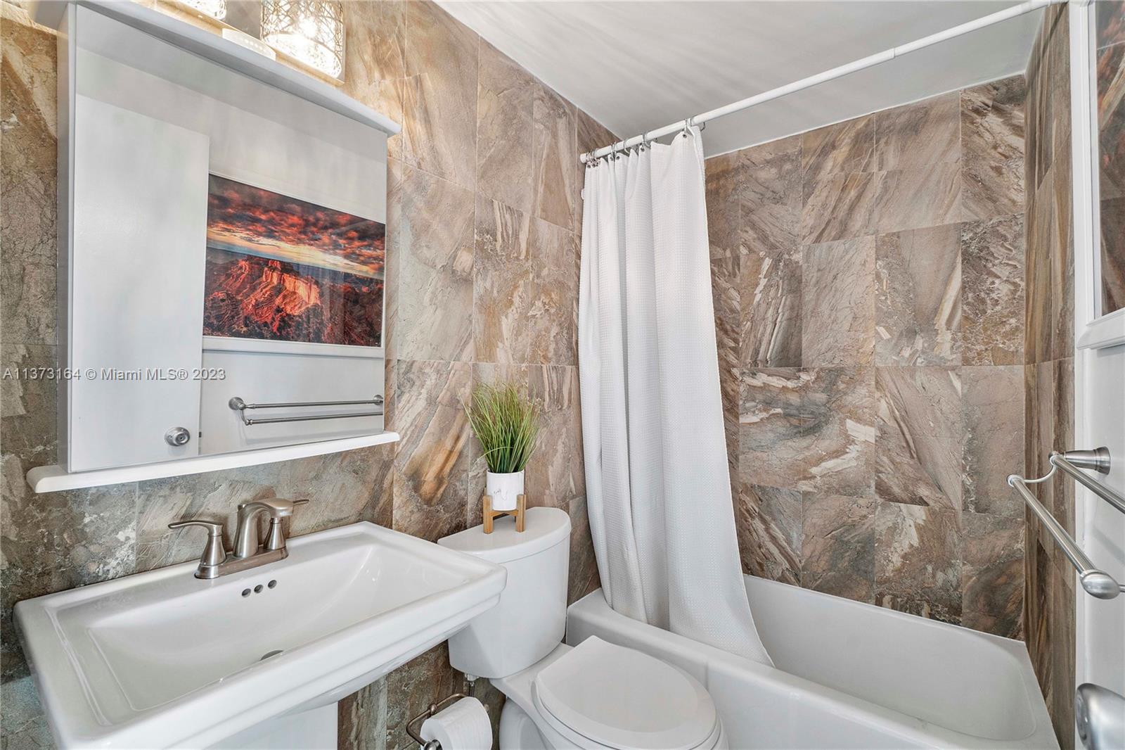 HOME TOWER CONDO - Residential