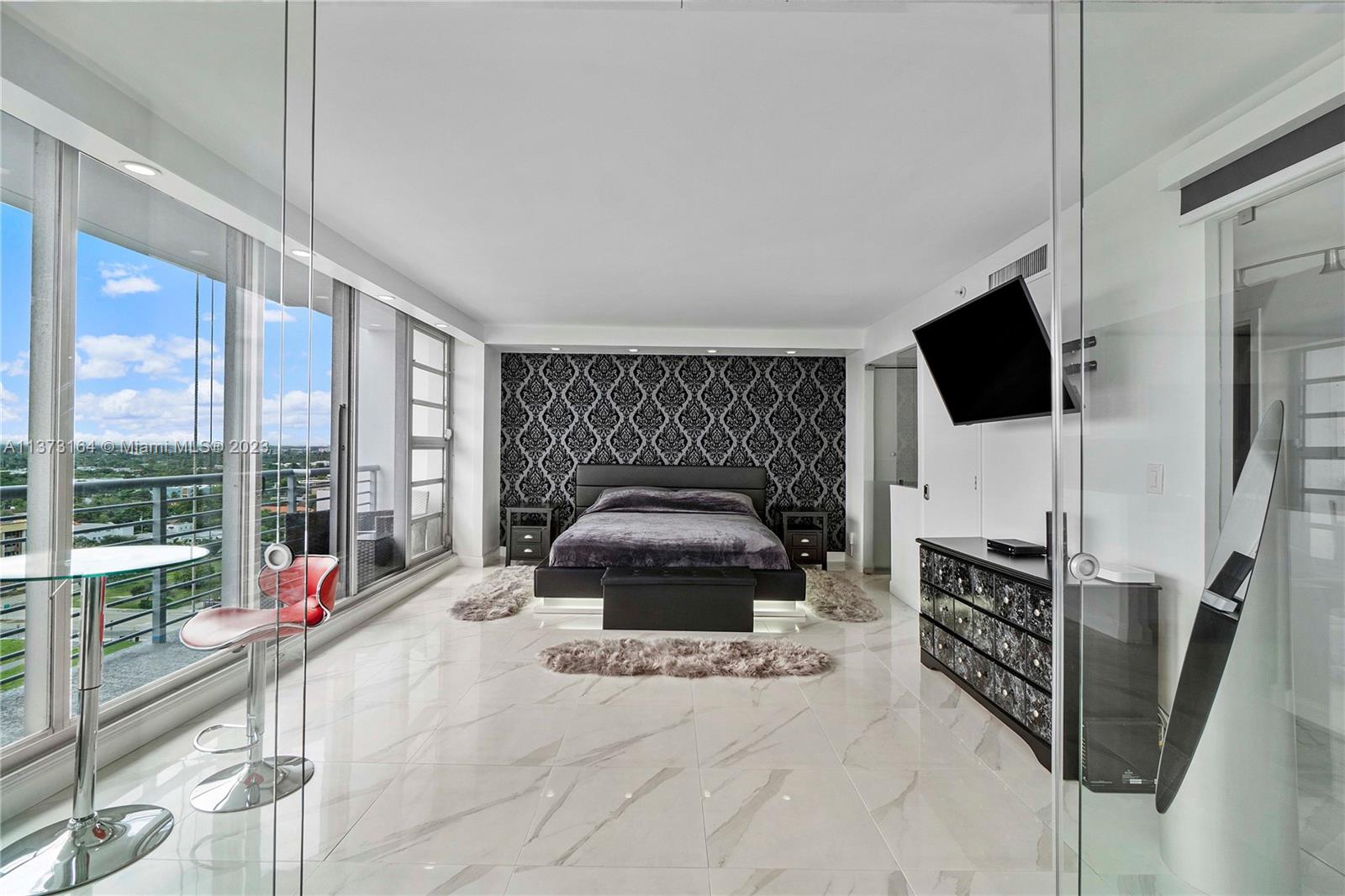 HOME TOWER CONDO - Residential
