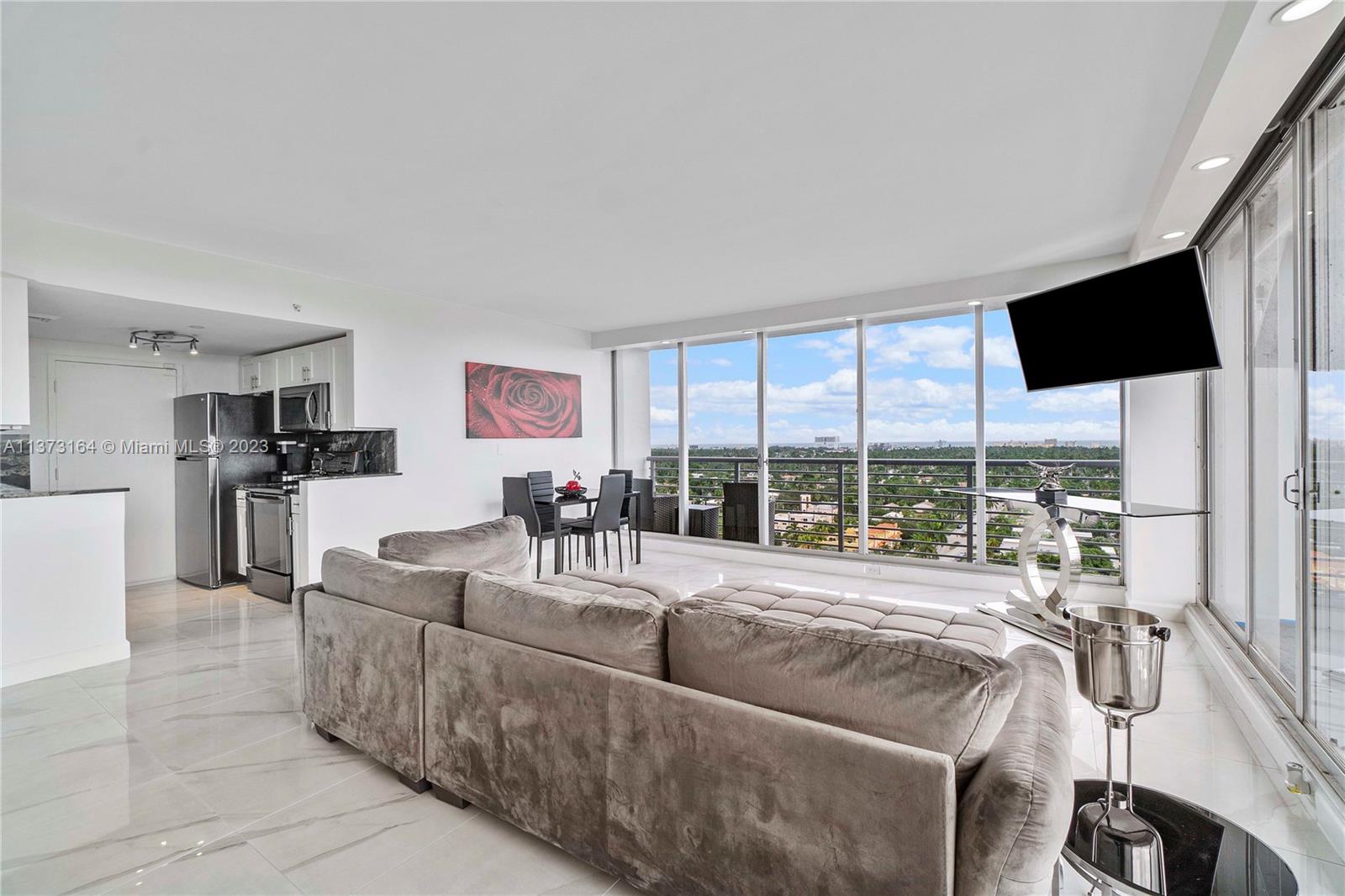 HOME TOWER CONDO - Residential