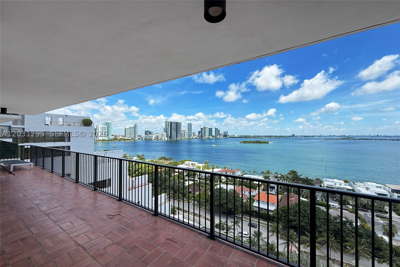 ONE THOUSAND VENETIAN WAY - Residential