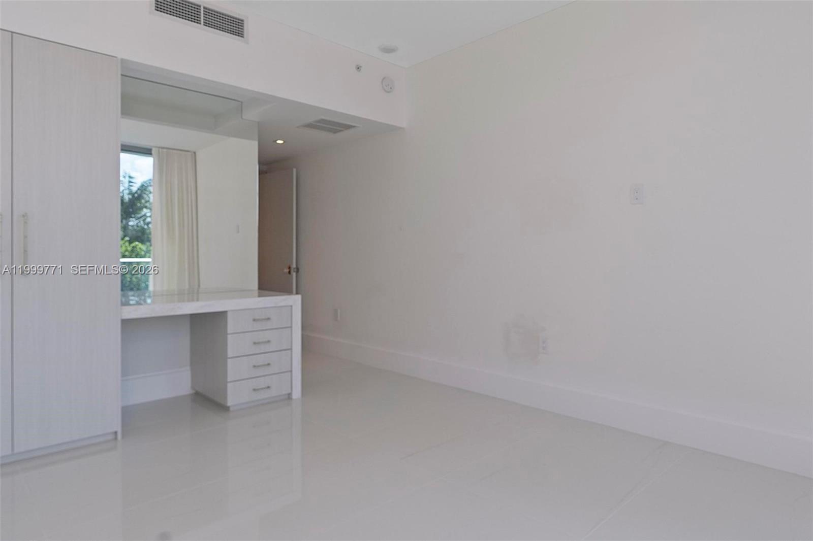PARAMOUNT FT LAUDERDALE C - Residential