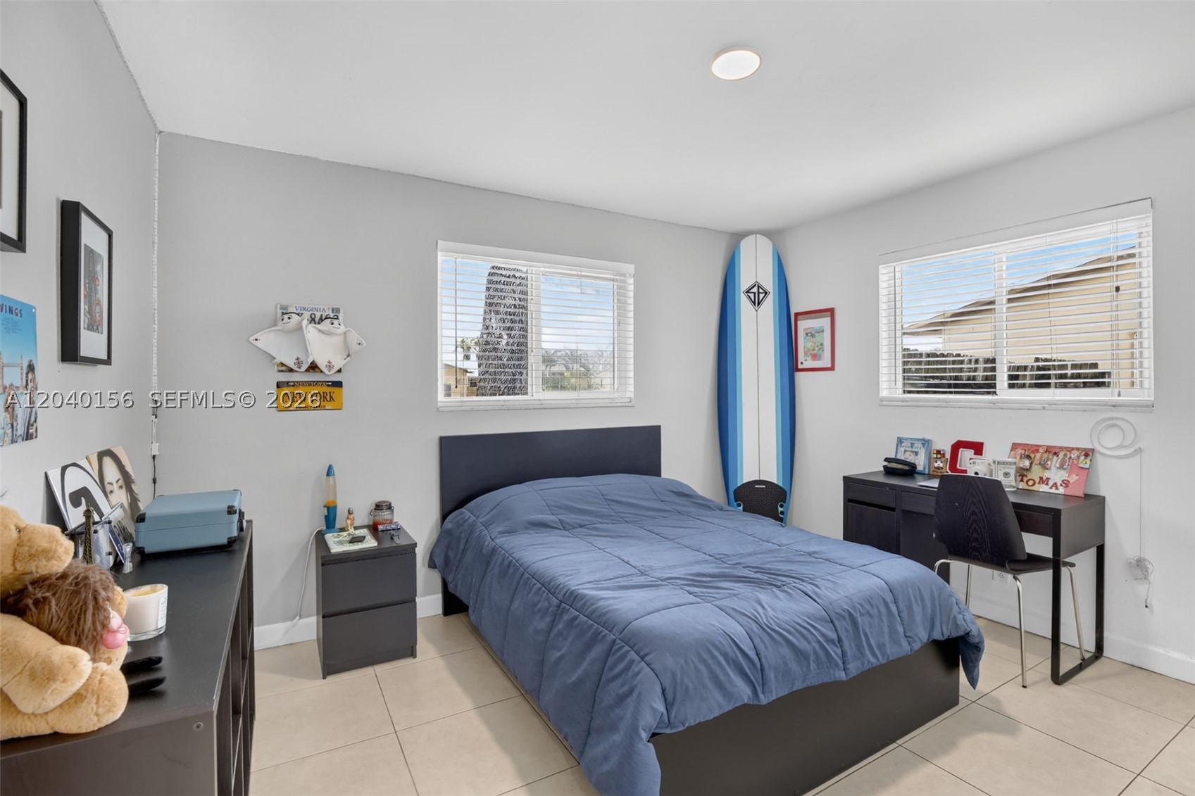HOLLYWOOD HILLS - Residential