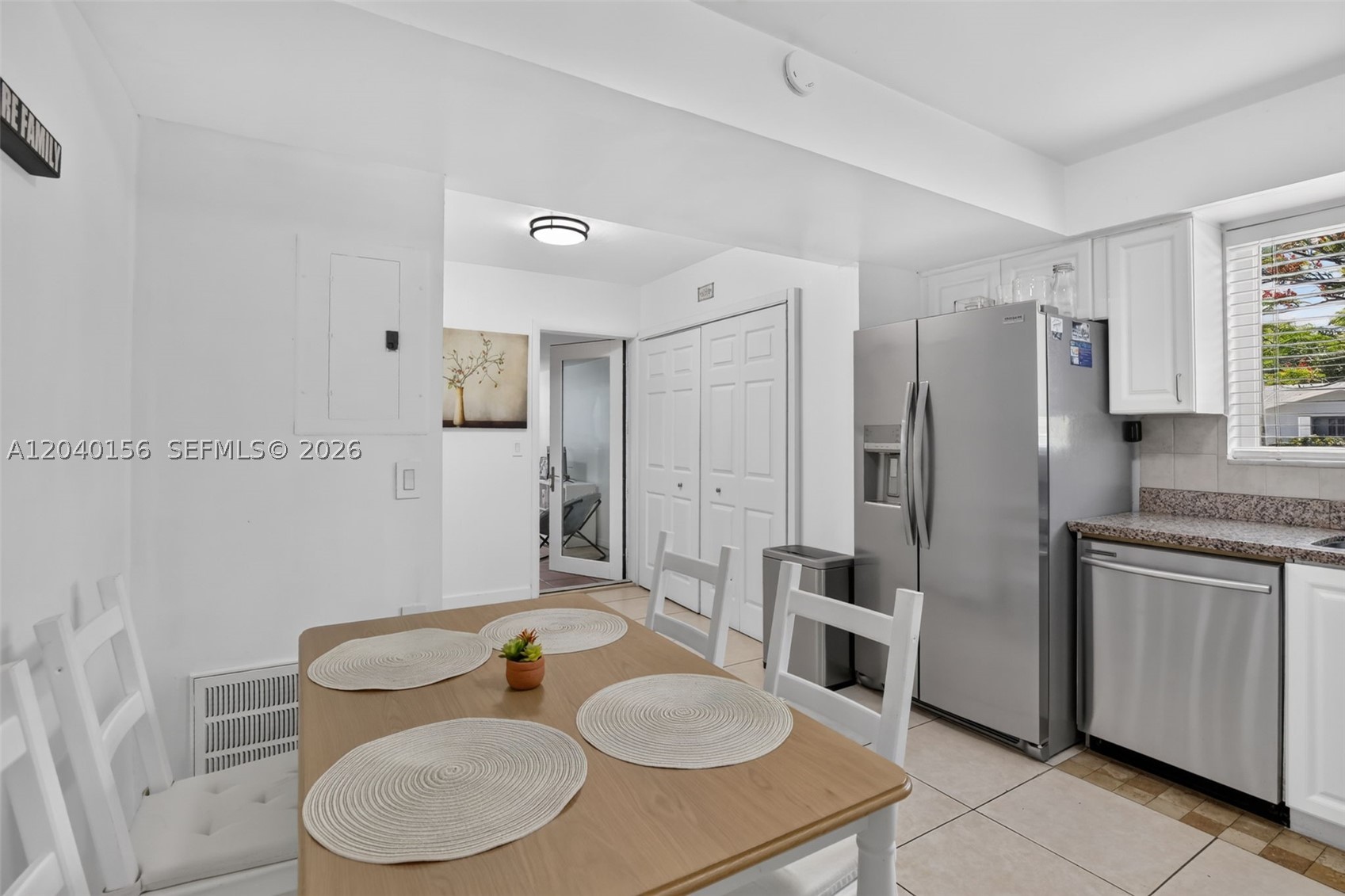 HOLLYWOOD HILLS - Residential