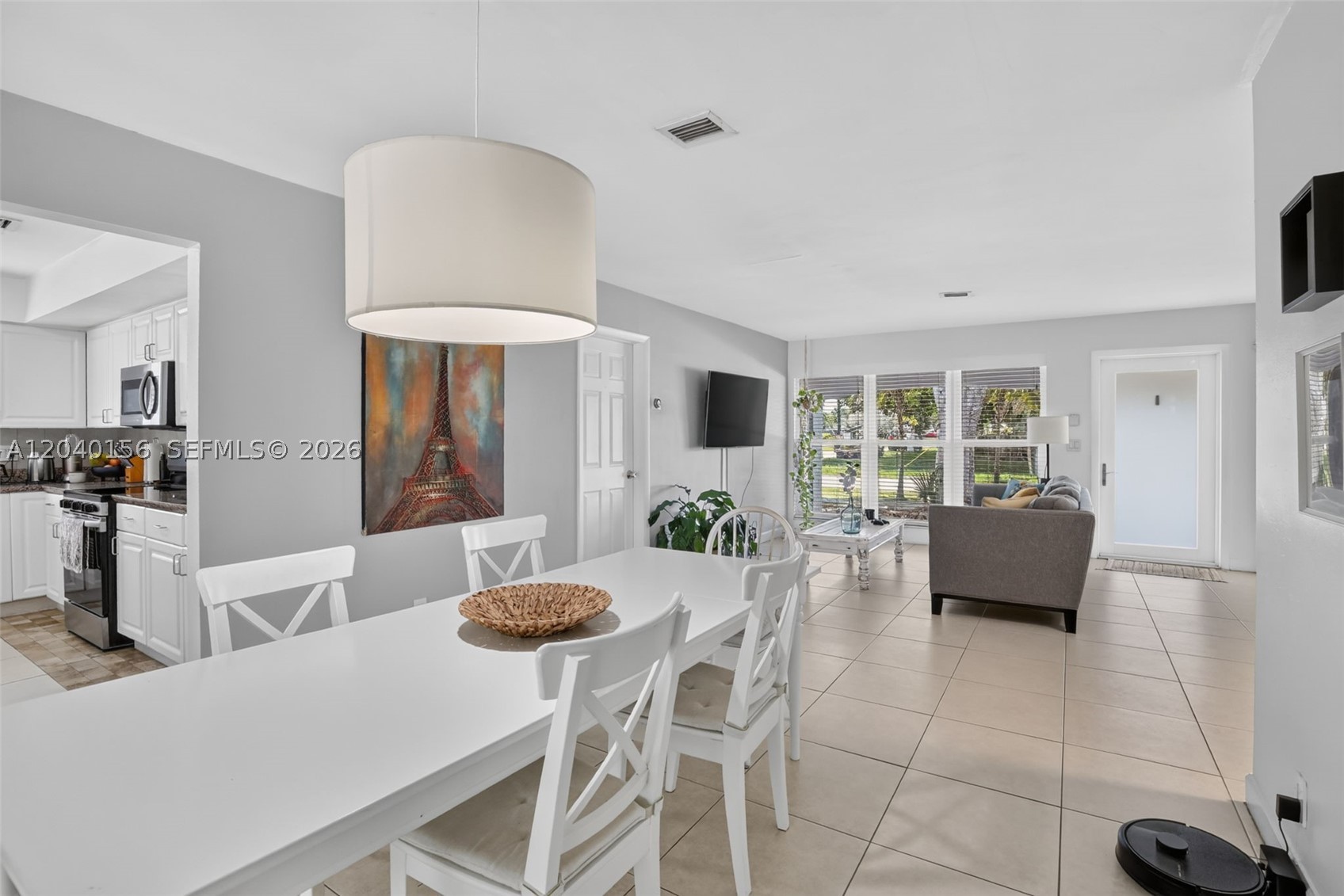 HOLLYWOOD HILLS - Residential
