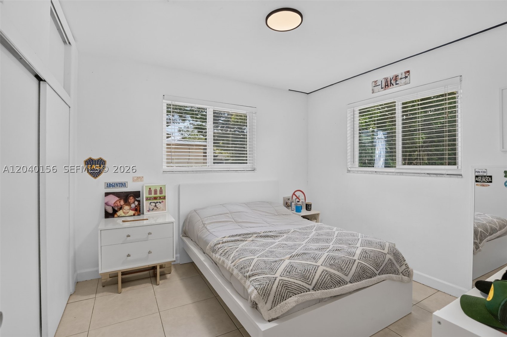 HOLLYWOOD HILLS - Residential