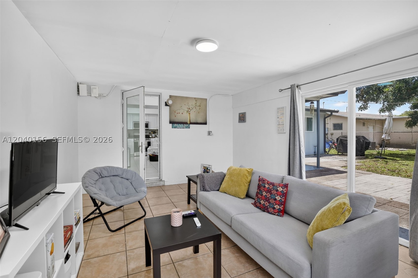HOLLYWOOD HILLS - Residential