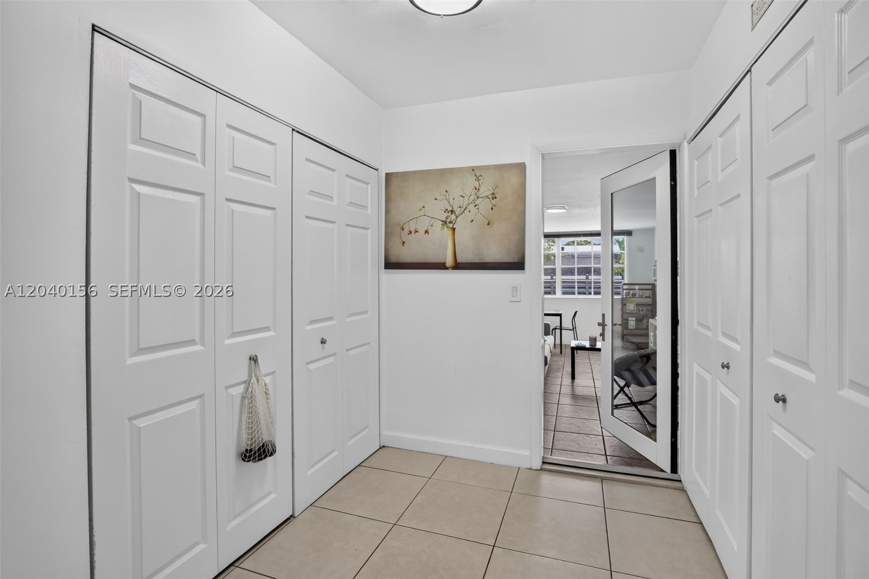 HOLLYWOOD HILLS - Residential