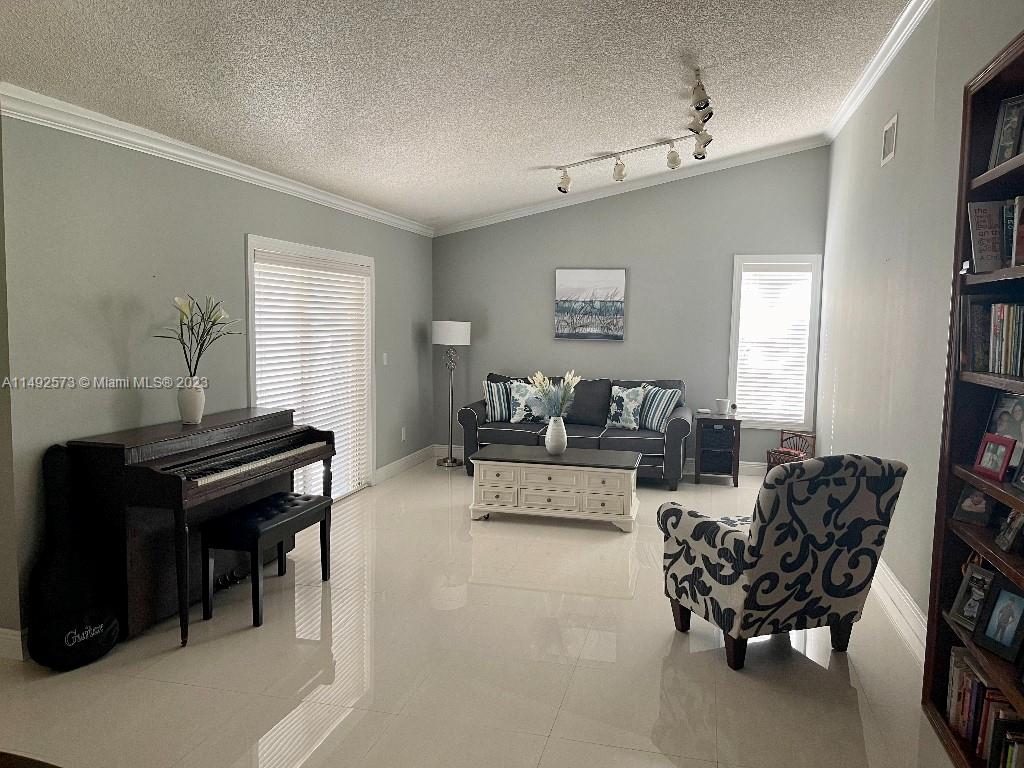 WEITZER SHAUNA MEADOWS SE - Residential