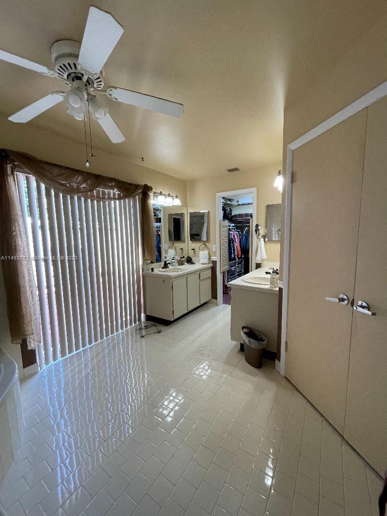 WEITZER SHAUNA MEADOWS SE - Residential
