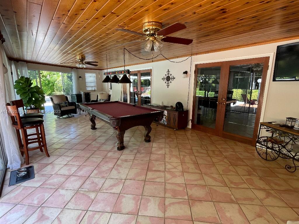 WEITZER SHAUNA MEADOWS SE - Residential
