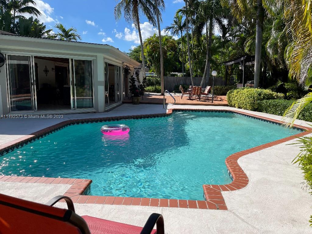 WEITZER SHAUNA MEADOWS SE - Residential