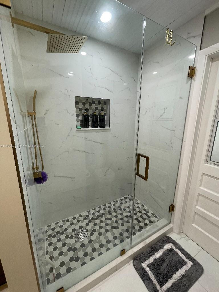 WEITZER SHAUNA MEADOWS SE - Residential