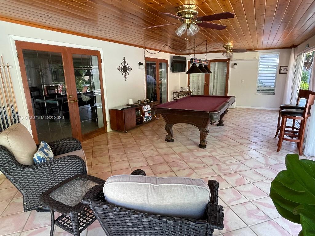WEITZER SHAUNA MEADOWS SE - Residential