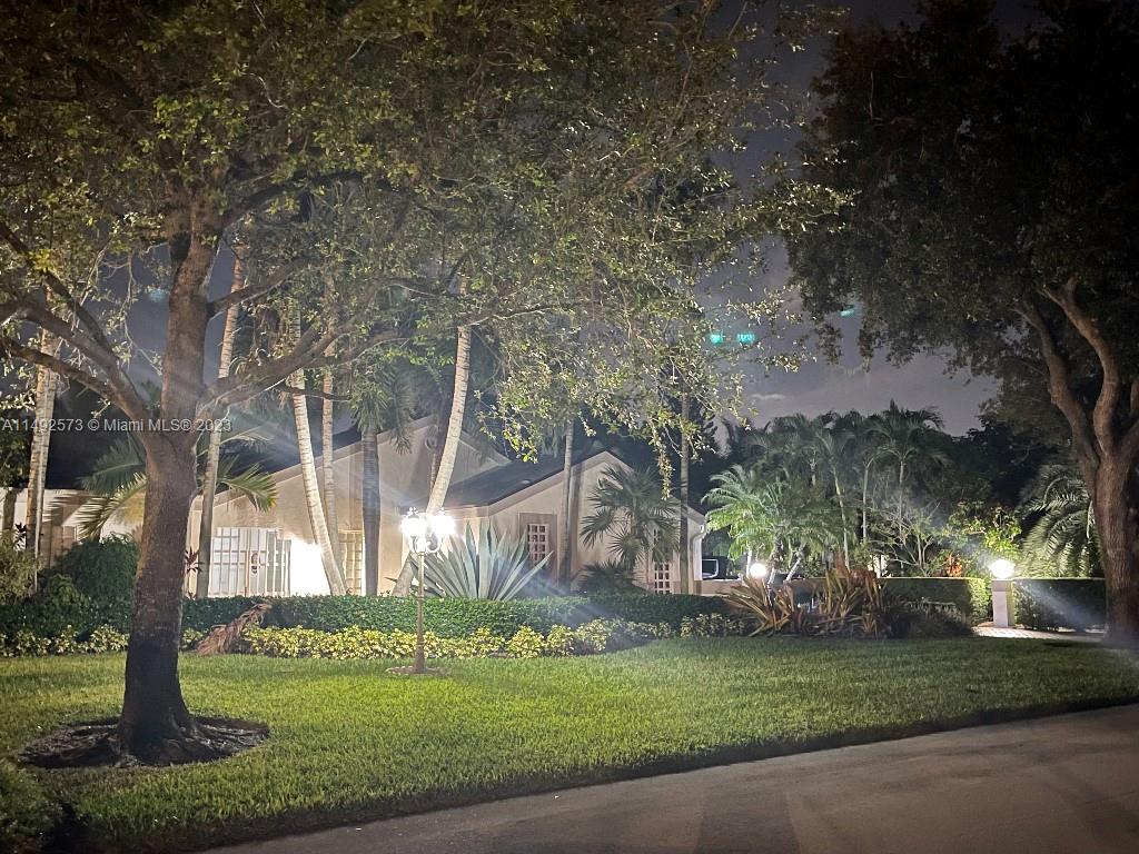 WEITZER SHAUNA MEADOWS SE - Residential