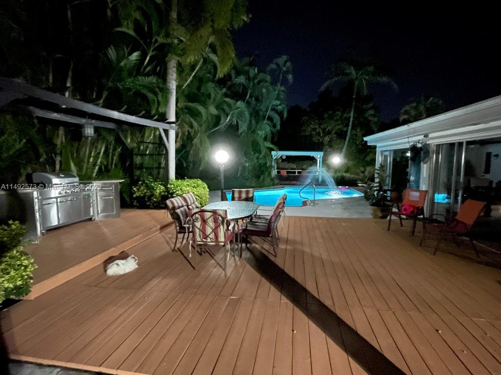 WEITZER SHAUNA MEADOWS SE - Residential