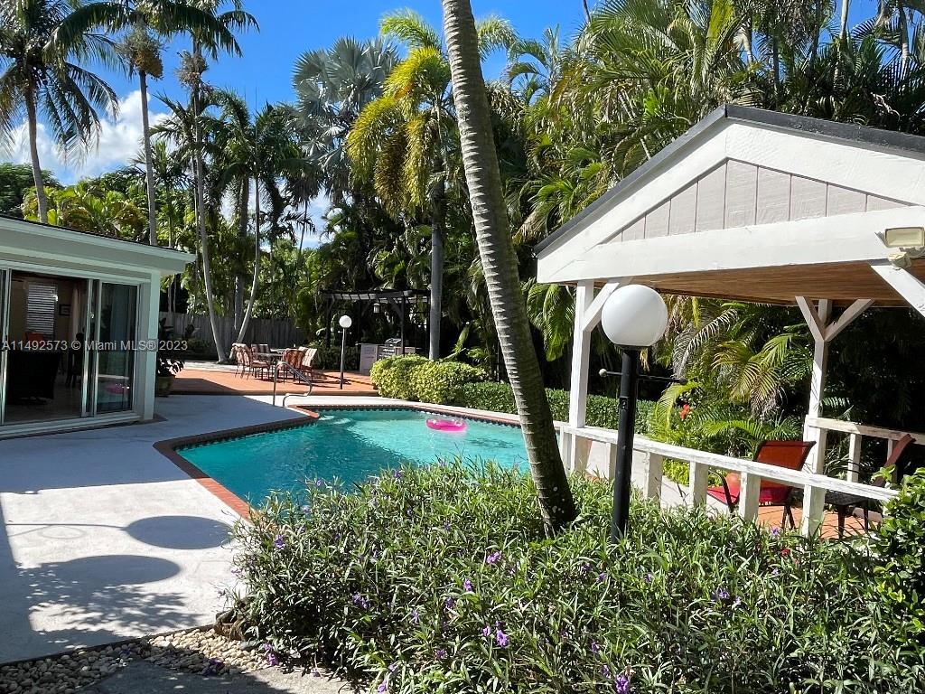 WEITZER SHAUNA MEADOWS SE - Residential