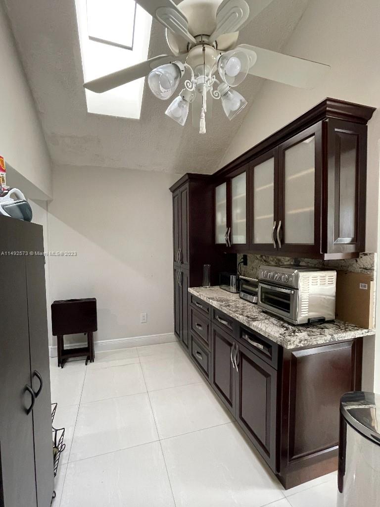 WEITZER SHAUNA MEADOWS SE - Residential
