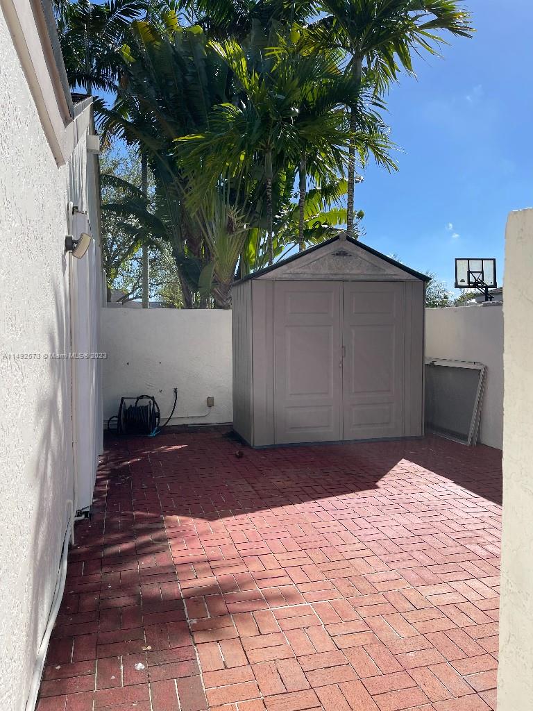 WEITZER SHAUNA MEADOWS SE - Residential