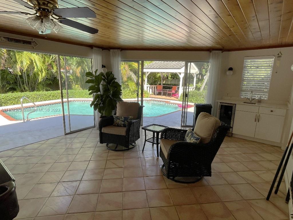 WEITZER SHAUNA MEADOWS SE - Residential