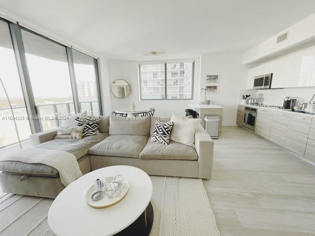 HYDE Midtown- Spacious NW Corner Unit w Open Kitchen - Large Balcony and Split Floorplan - Amazing Amenities and the Location is best in Miami - Close to Everything: Shopping, Dining and the Beach is just across the Bridge - Close to Downtown and the Airport - Pet Friendly