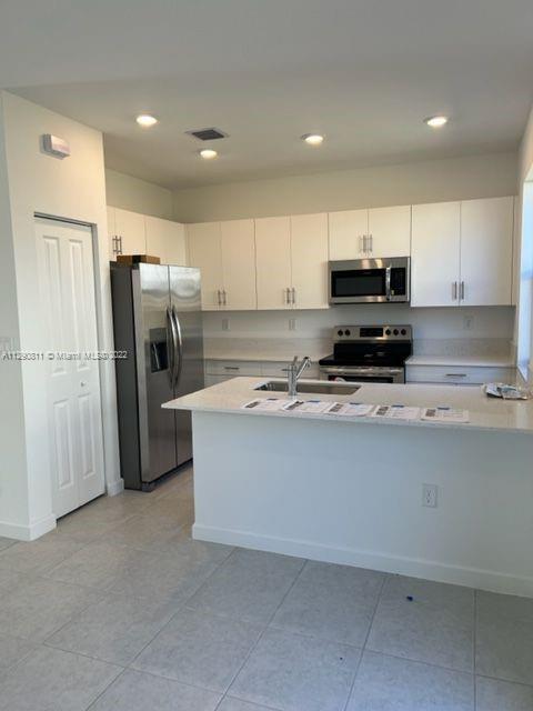 SILVER PALMS RESIDENTIAL H - Residential Lease