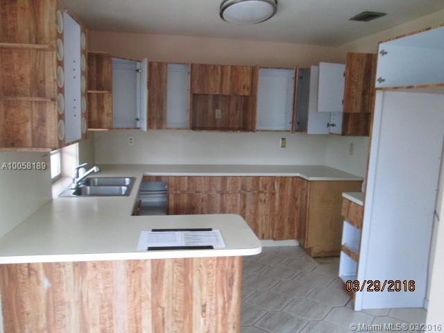 Great location !!  Cozy 3 bedroom 2 bathroom. Large backyard with pool perfect for entertaining and enjoying the sunny South Florida Weather. Centrally located near shopping, restaurants, entertainment, parks and public transportation.