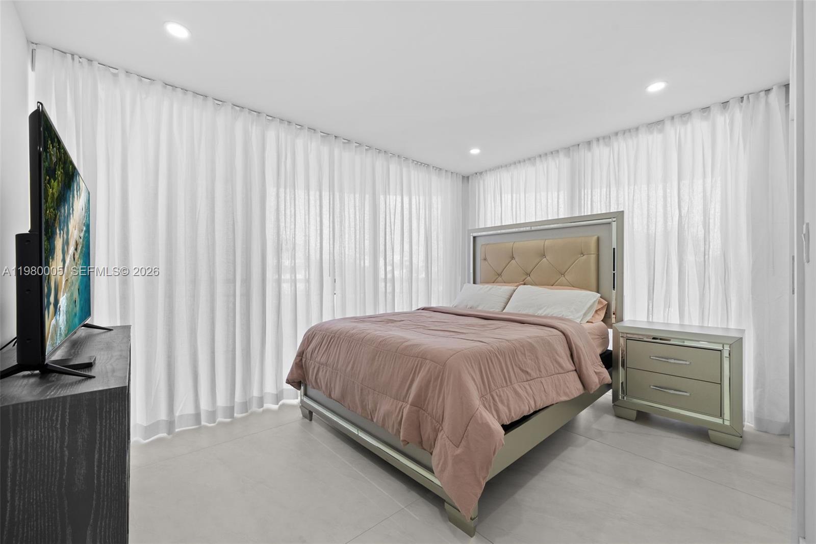 GROVE TOWERS CONDO - Residential