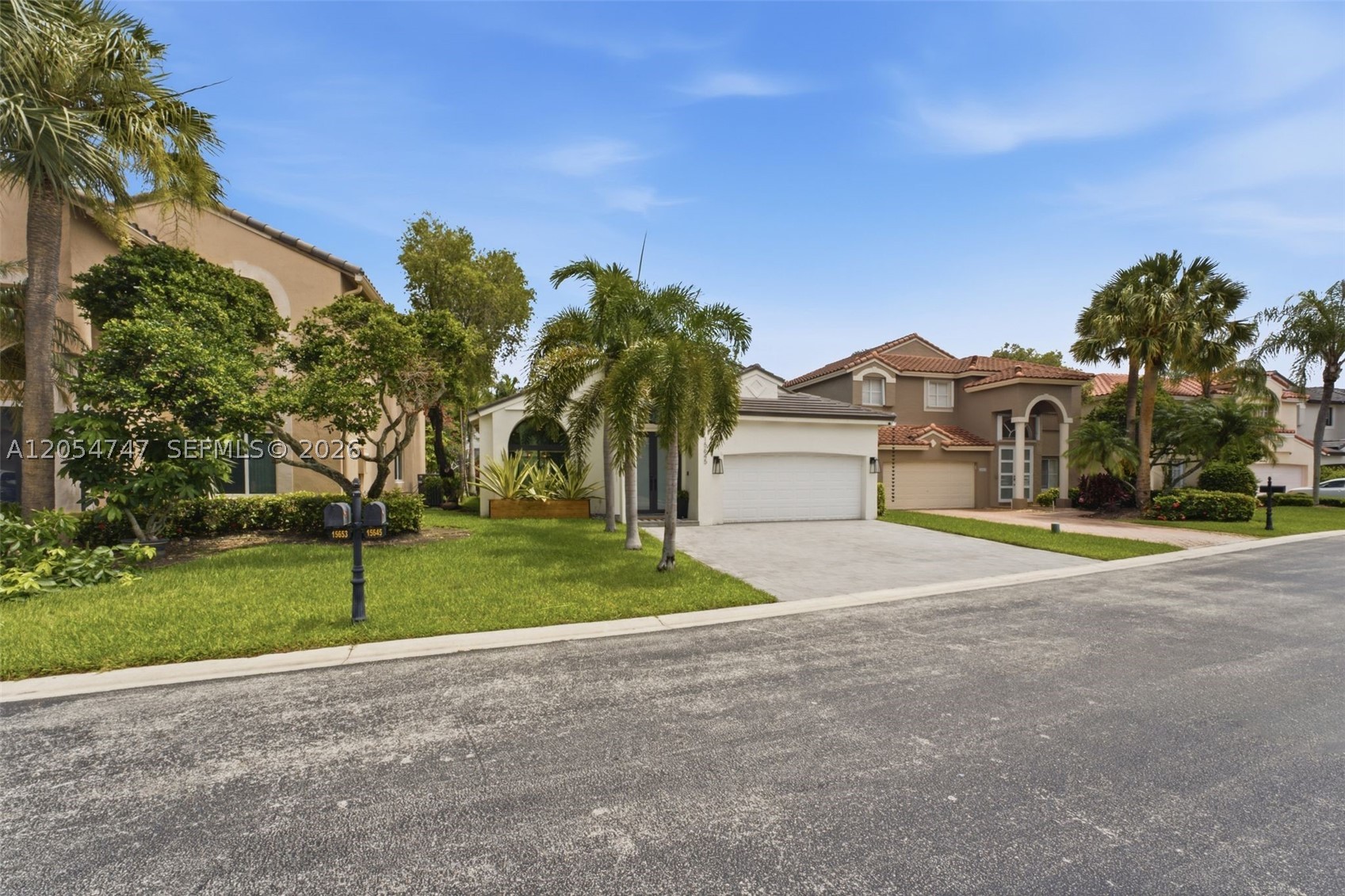 HOLLYWOOD LAKES COUNTRY C - Residential