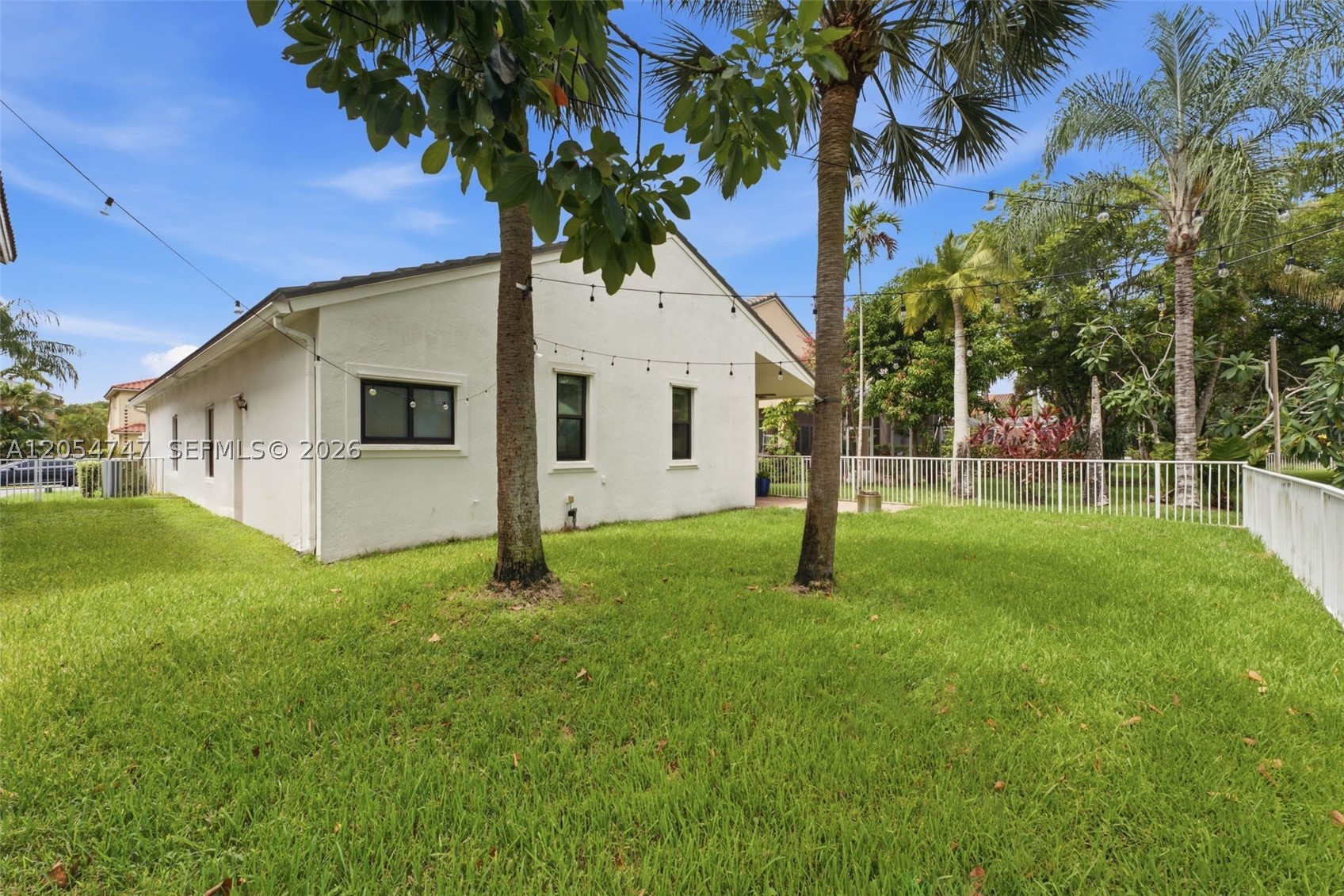 HOLLYWOOD LAKES COUNTRY C - Residential