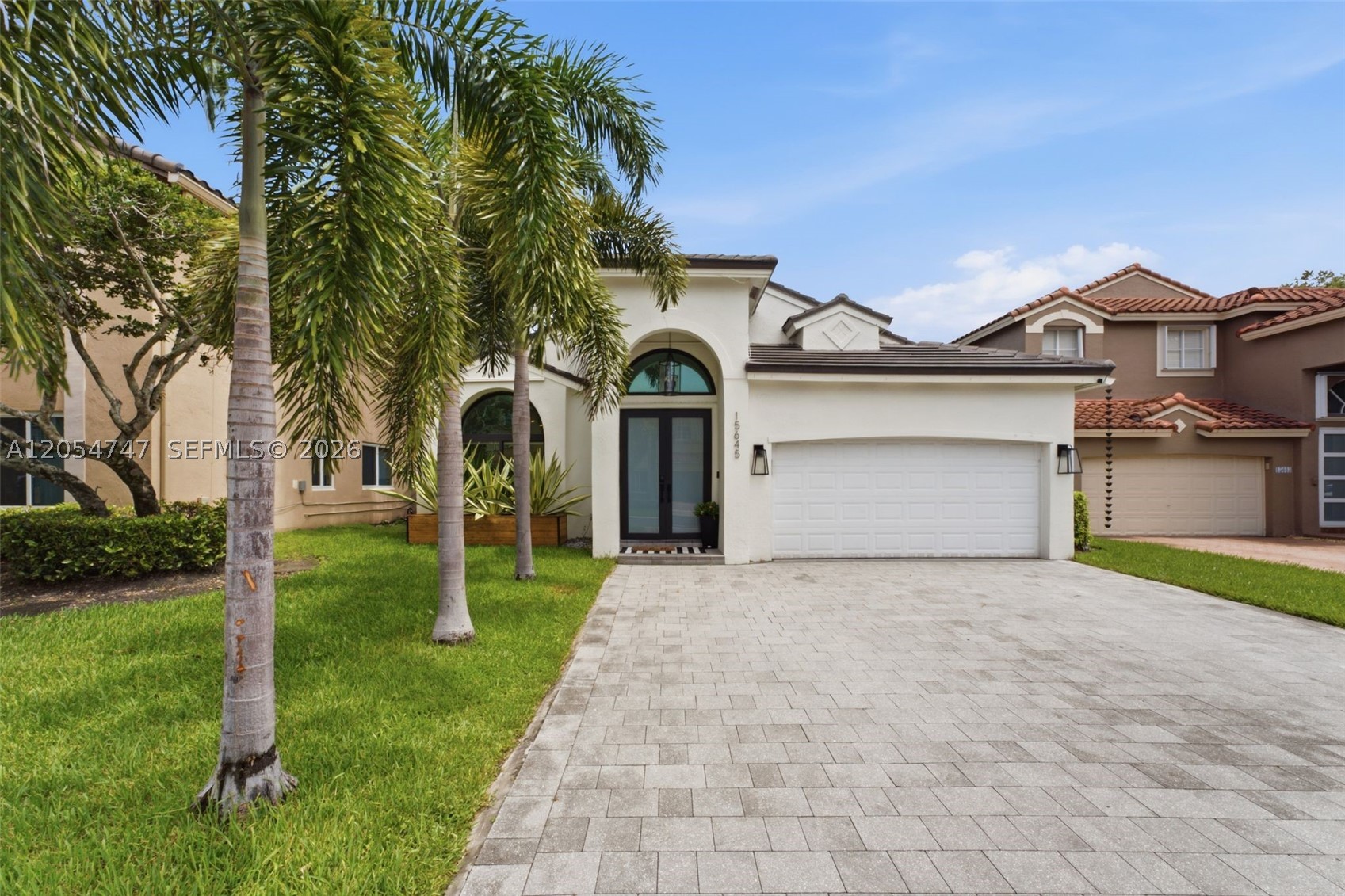 HOLLYWOOD LAKES COUNTRY C - Residential
